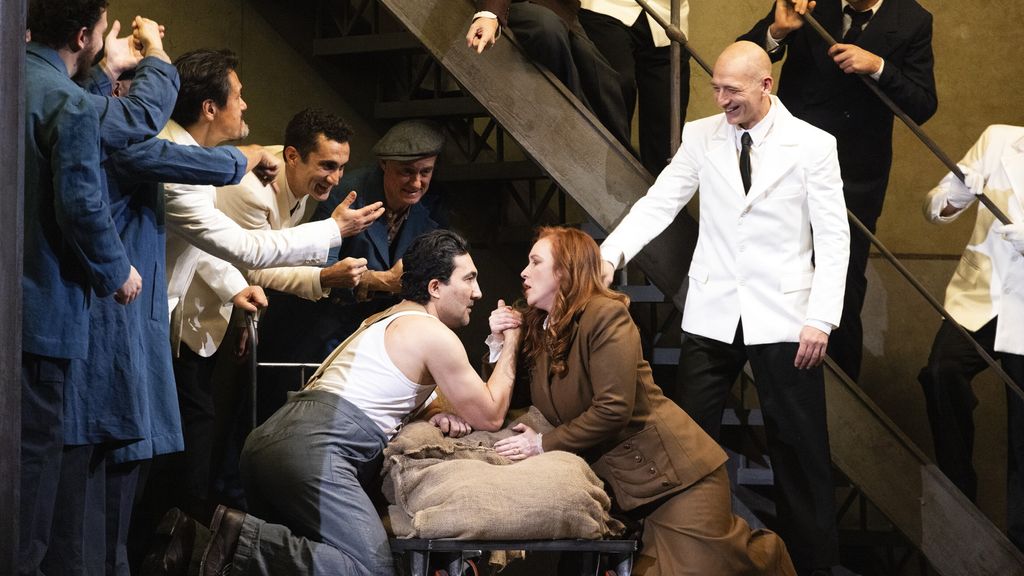 Si alza il sipario alla Scala. Polemiche per l'assenza del Governo, Fontana: "Ce ne faremo una ragione"