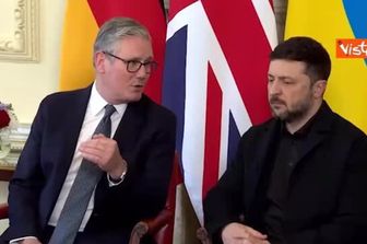Volodymyr Zelensky incontra a Londra Keir Starmer, Emmanuel Macron e Friedrich Merz