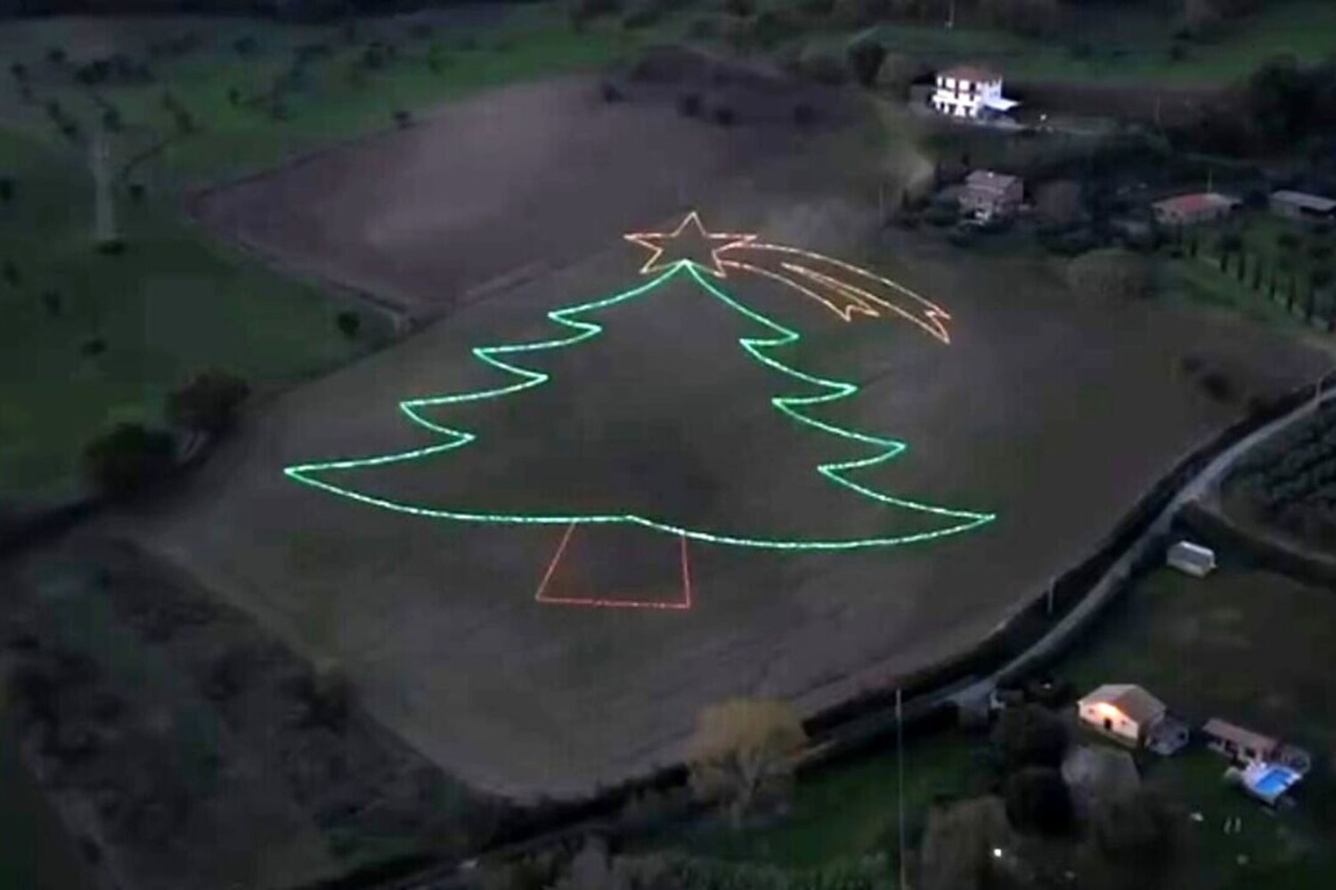 A Celleno un Natale da record: 300 metri di albero e 2 km di luci illuminano la Tuscia