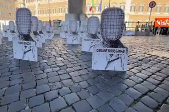 In carcere 72 morti da inizio anno, flashmob a Montecitorio con sagome per ricordare le vittime