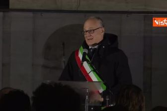 L'accensione dell'albero di Natale della Pace in Campidoglio, a Roma con il sindaco Gualtieri