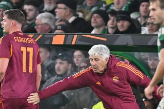 Gasperini si congratula con Ferguson autore di una doppietta in casa del Celtic