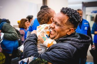 Migrants: grâce aux couloirs humanitaires 122 réfugiés sont arrivés en Italie depuis la Libye