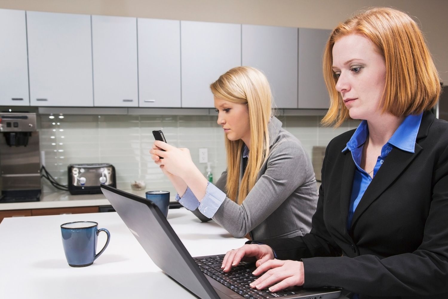 Call infinite e outfit improbabili: come gli italiani vivono le riunioni