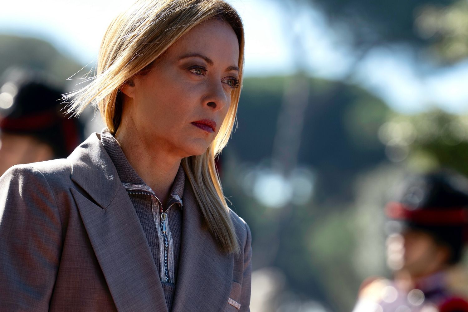 "Spara a Giorgia" e firma delle Br. Scritta contro la premier nel Varesotto. Indaga la Digos