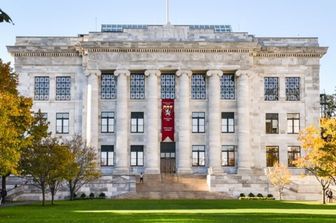 Traffico di organi umani, 8 anni all'ex capo dell'obitorio di Harvard