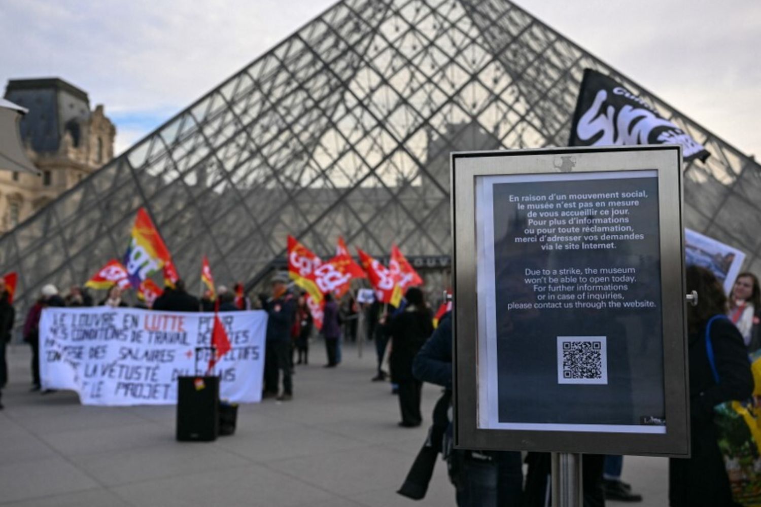 Il Louvre apre al pubblico ma i dipendenti restano in sciopero