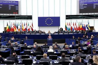 Von der Leyen: "L'Europa deve difendersi ed essere forte. La pace di ieri è finita"