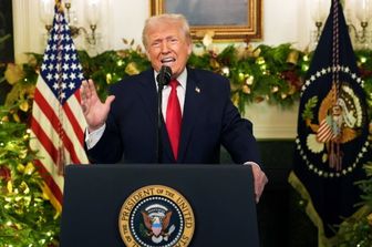 Il presidente degli Stati Uniti Donald Trump si rivolge alla nazione dalla Diplomatic Reception Room della Casa Bianca