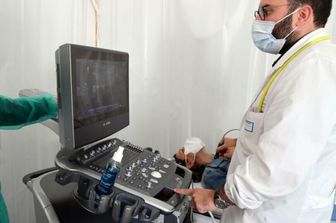 Esame di ecografia alla tiroide