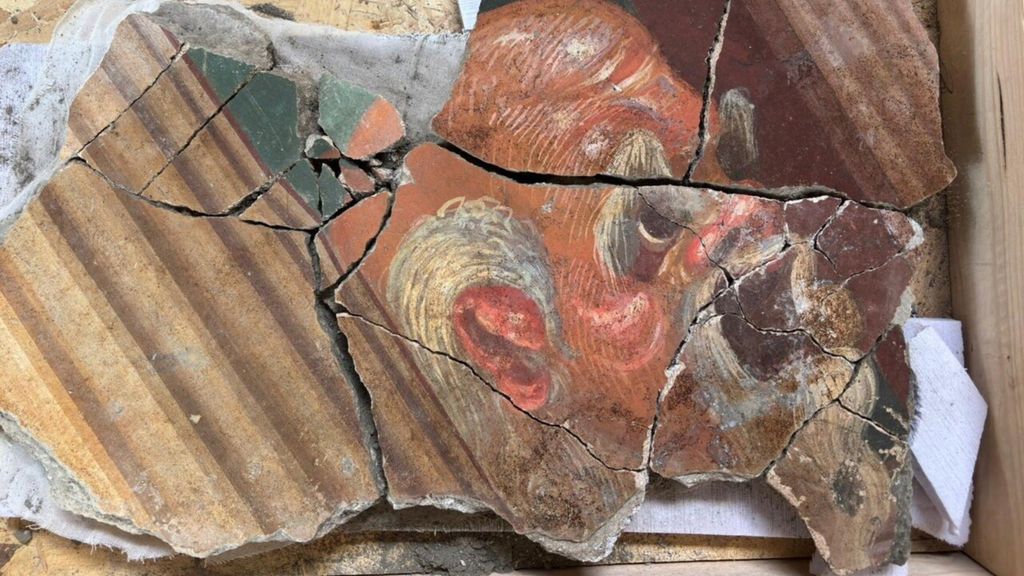 Frammento della maschera di Pappus nel sito di Oplontis-Torre Annunziata