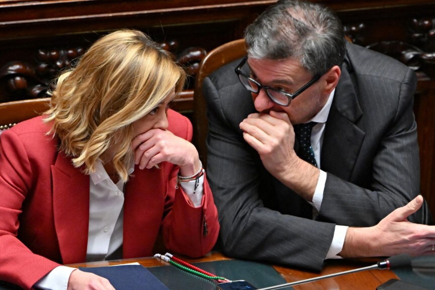 La premier Giorgia Meloni e il ministro Giorgetti