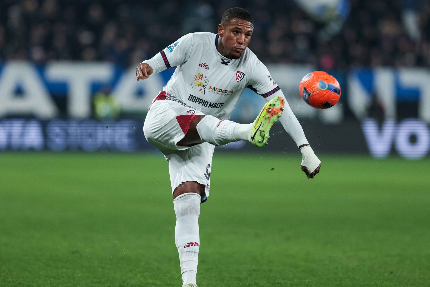 Il giocatore del Cagliari Michael Folorunsho