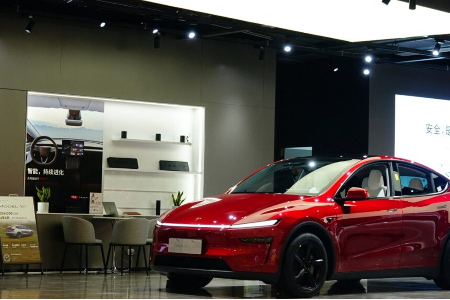 Non si aprono le porte in caso di incidente, indagine Usa sulle auto Tesla