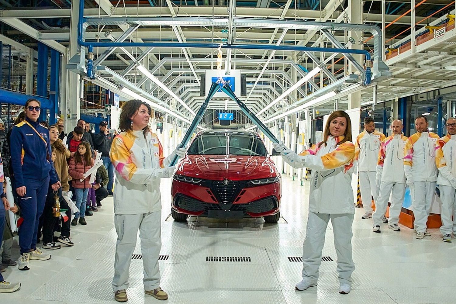 La Fiamma Olimpica arriva all'Alfa Romeo di Pomigliano