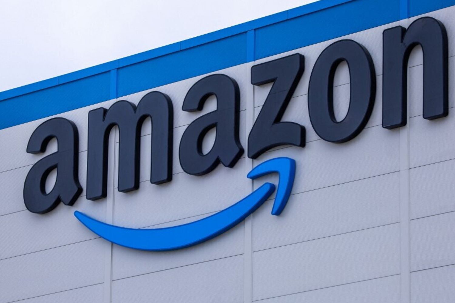 Amazon sospende le consegne con droni in Italia