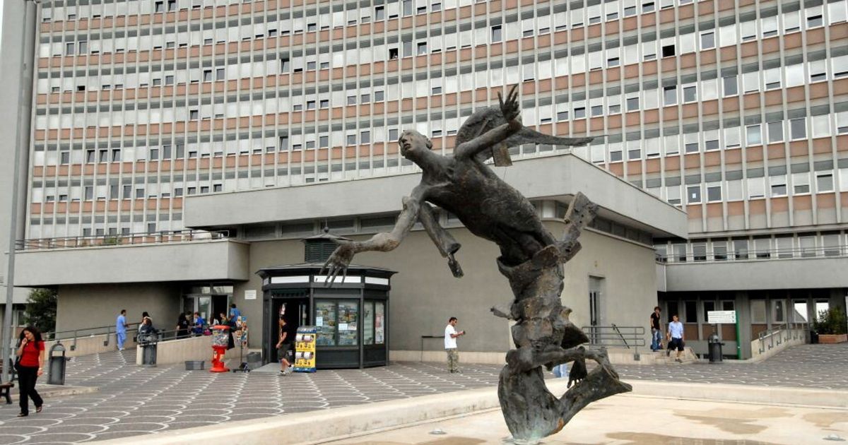 Roma: tragedia sfiorata in ospedale, tenta di uccidere il compagno di stanza