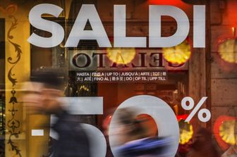 Saldi al via il 2 gennaio ma pesano i pre-saldi