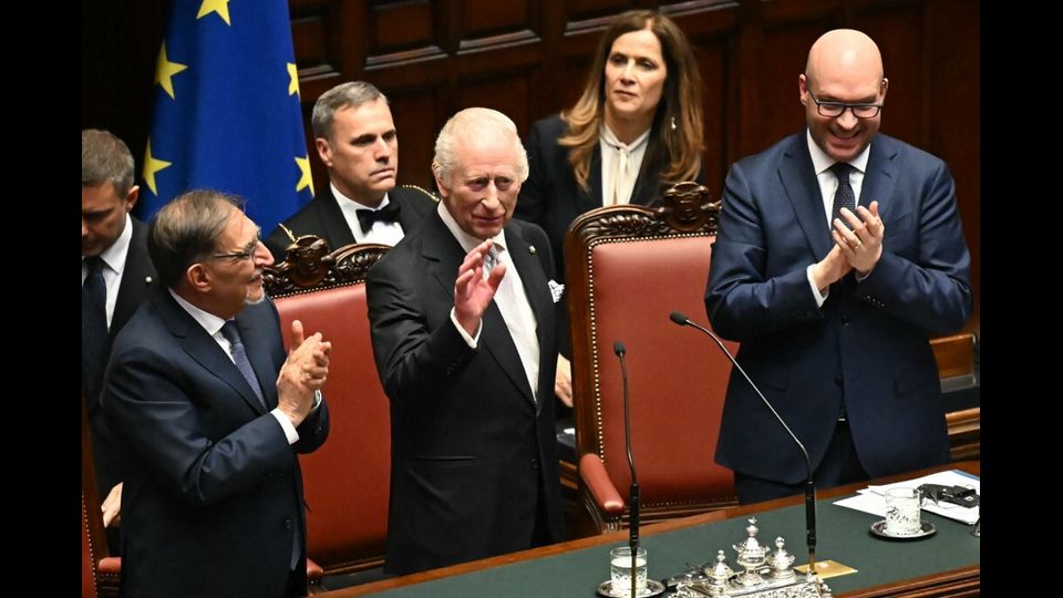 Re Carlo di fronte al parlamento riunito, Roma 9 aprile 2025