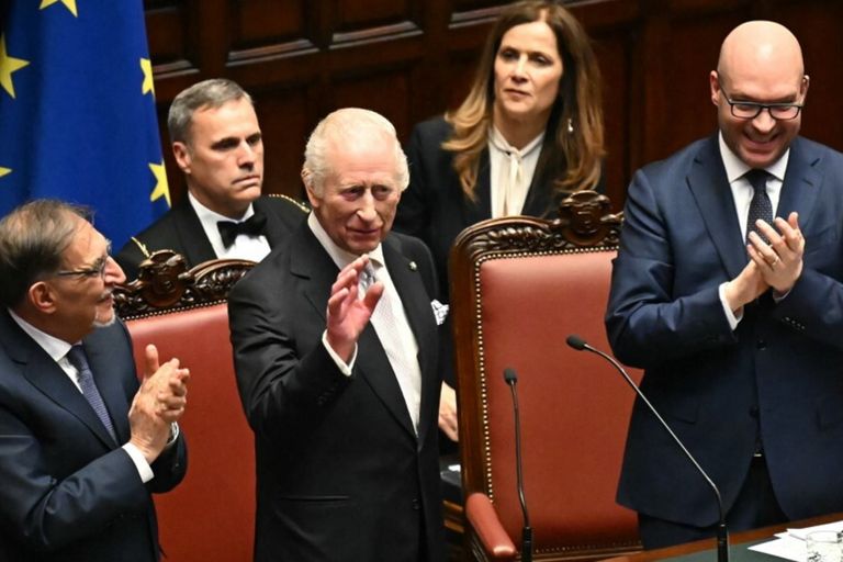 Re Carlo di fronte al parlamento riunito, Roma 9 aprile 2025