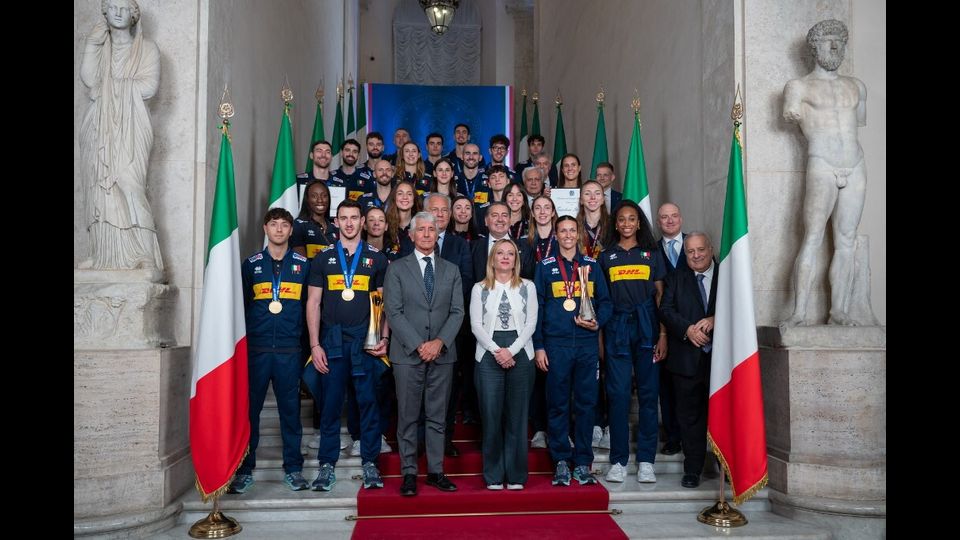 Le nazionali del volley italiano ricevute a Palazzo Chigi dopo un anno straordinario fatto di vittorie