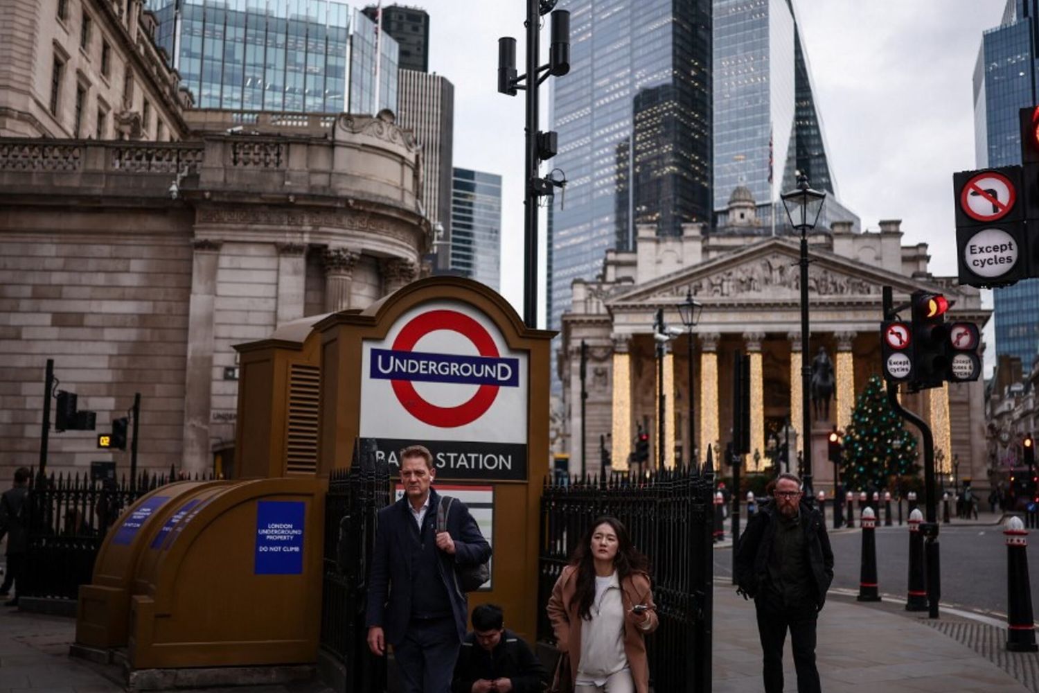 Cenare in una metro a Londra: la 'Supperclub.tube' trasforma un vagone vintage in ristorante