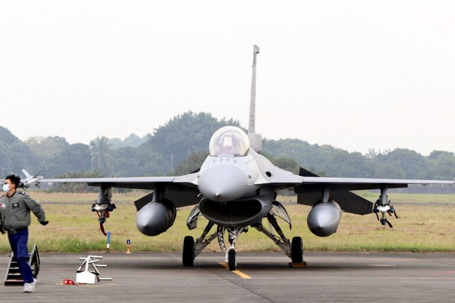 La Cina spara razzi nello Stretto di Taiwan durante un'esercitazione. Taipei, "Ferma condanna, ma non aumenteremo tensioni"