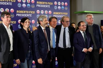 Roberto Fico festeggia con Conte Schlein, Bonelli e Maraio