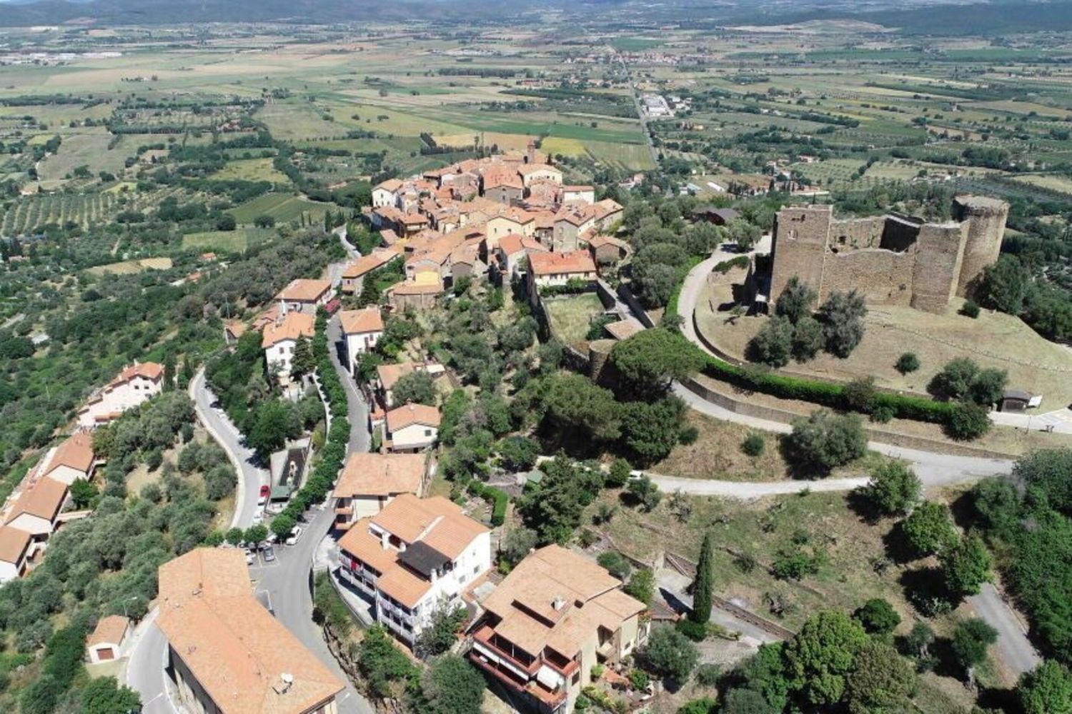 Il borgo di Scarlino