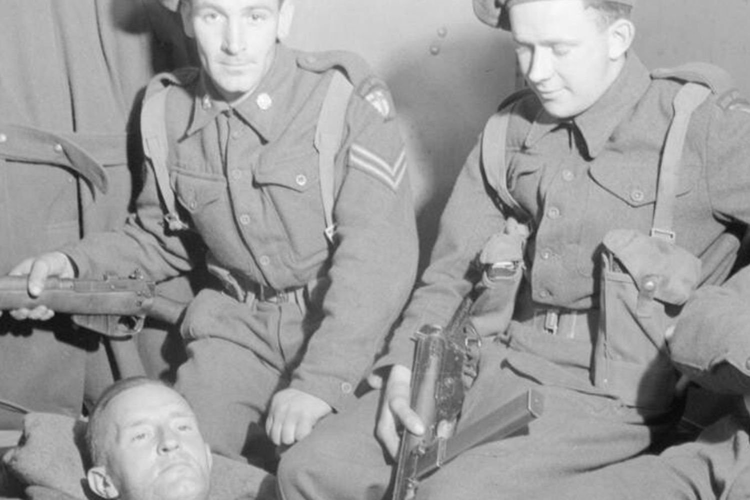 William Joyce arrestato e ferito il 28 maggio 1945 a Flensburg. Foto libera da diritti del 29 maggio (002)