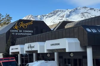 Centro Congressi dove ci sono riuniti i familiari a Crans-Montana