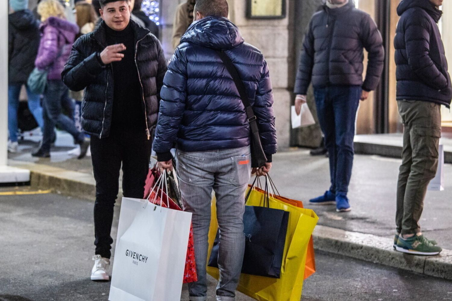 Saldi, Firenze regina dello shopping ma a Milano c'è lo scontrino più alto