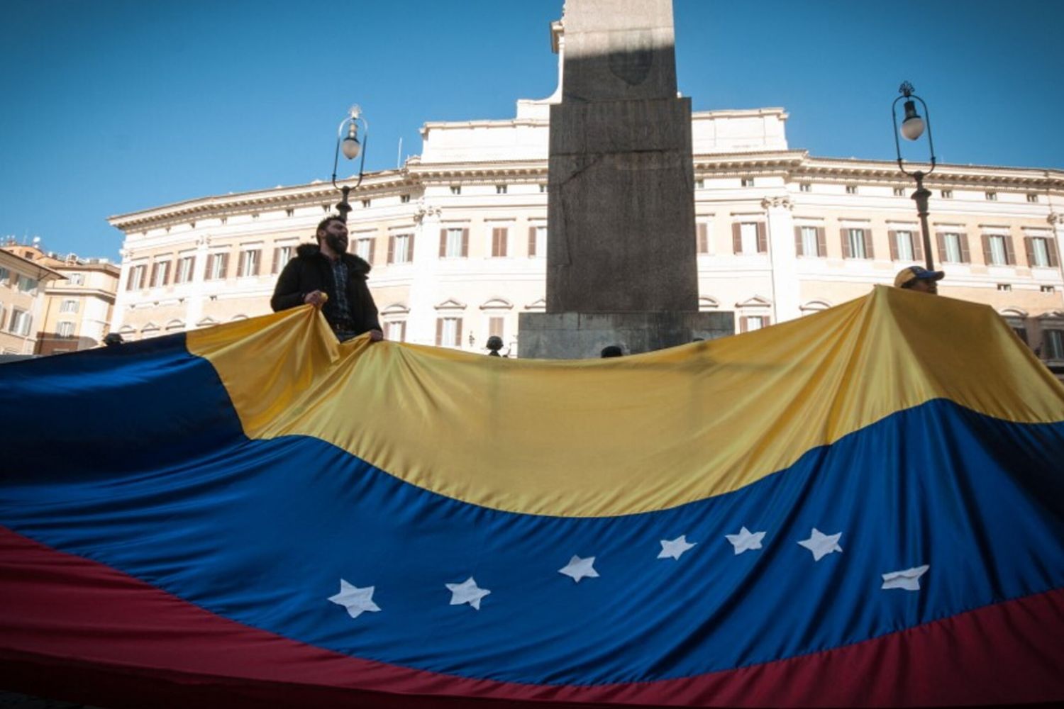 Italo-Venezuelani davanti a Montecitorio