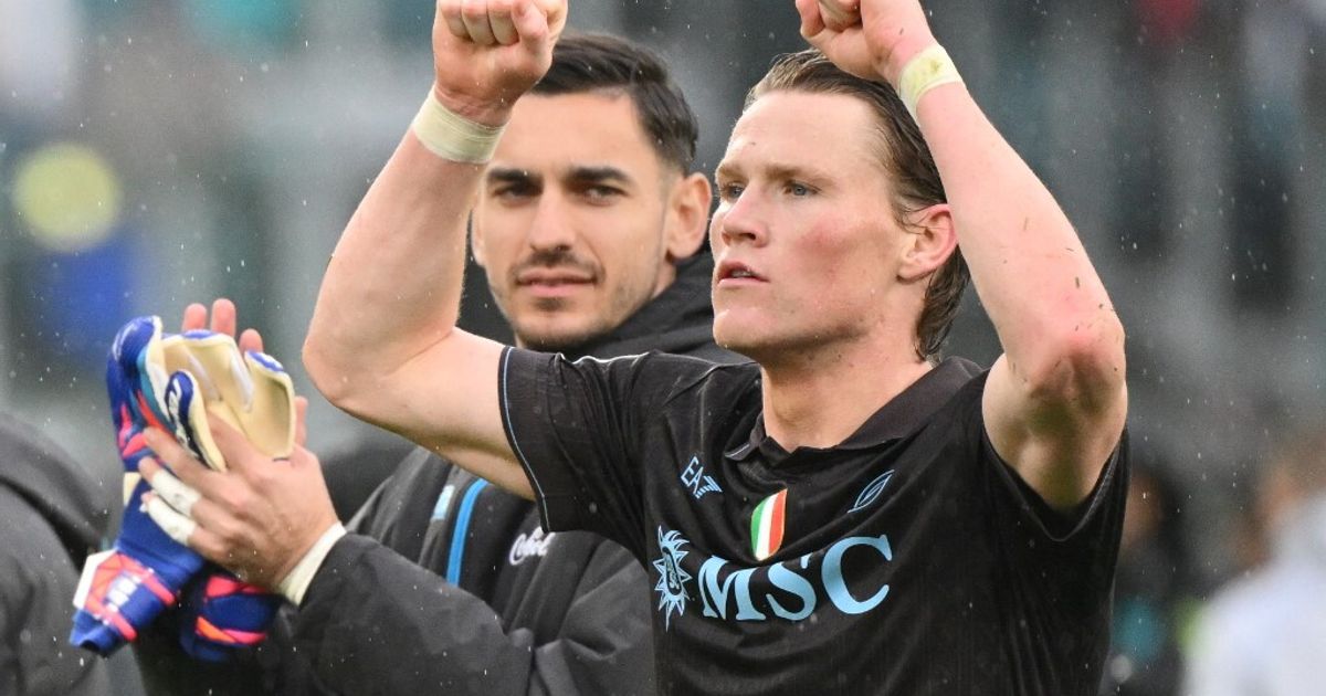 Il Napoli batte la Lazio 2 0 all’Olimpico e continua la corsa scudetto