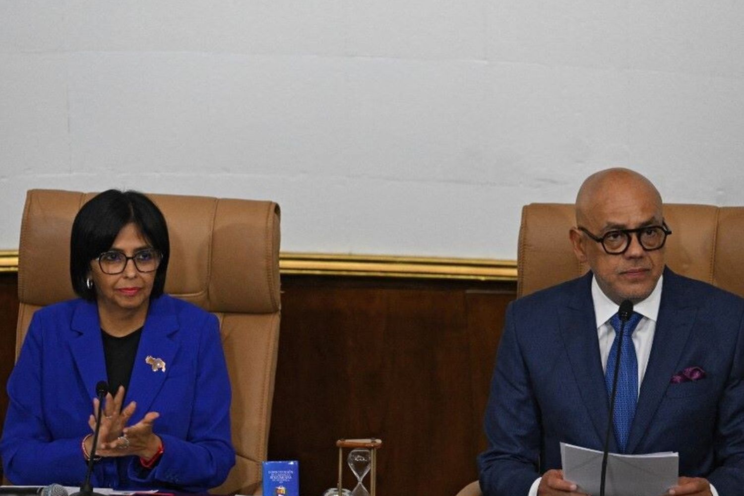 La presidente ad interim del Venezuela Delcy Rodriguez e il presidente dell'Assemblea nazionale del Venezuela, Jorge Rodriguez