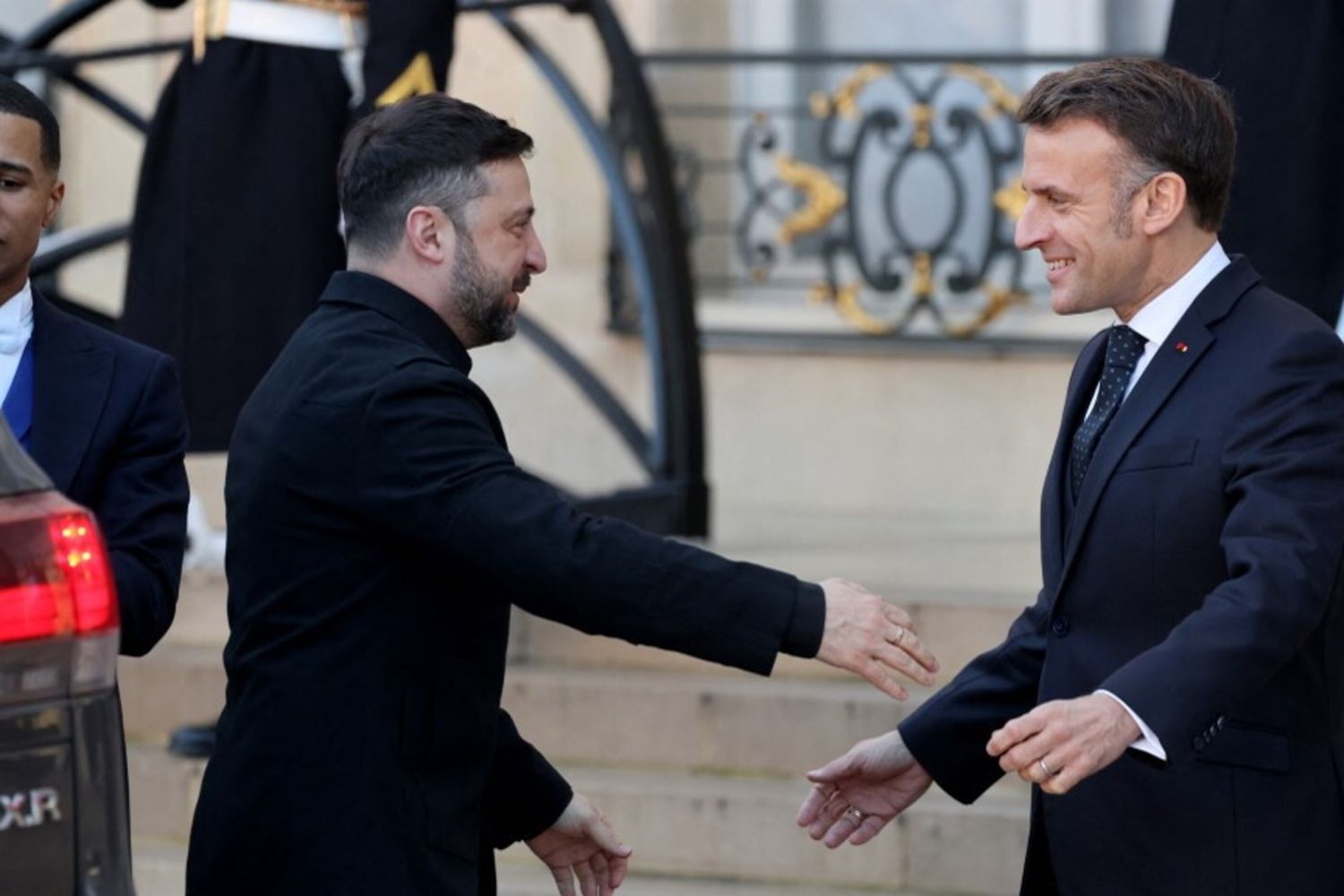 Zelensky, volenterosi, Parigi