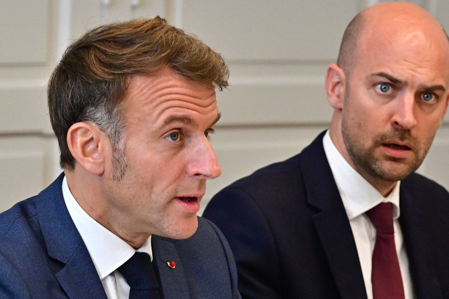 Il ministro degli Esteri Jean-Noël Barrot con Macron