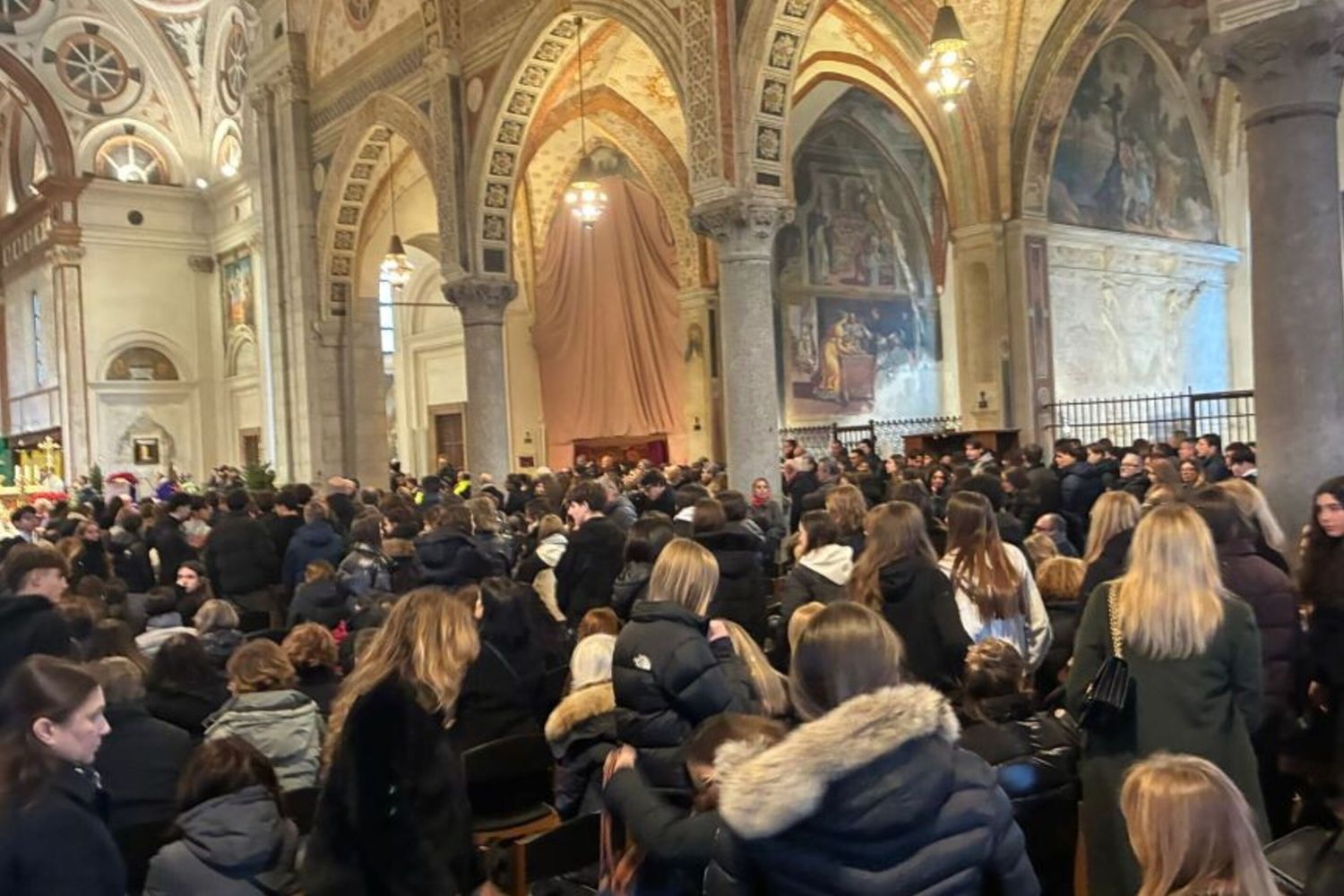 I funerali di Chiara Costanzo nella Basilica di Santa Maria delle Grazie a Milano