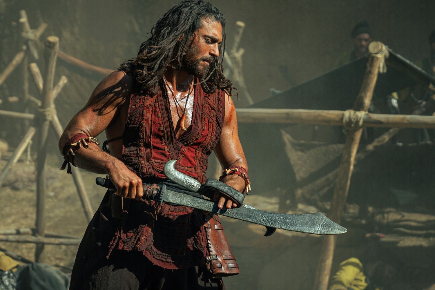 Can Yaman in una scena di 'Sandokan'