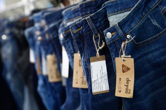 Addio oversize? Il 2026 segna il ritorno degli skinny jeans