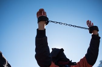 Torture a Guantanamo, Londra risarcisce un detenuto per il ruolo dei servizi segreti britannici