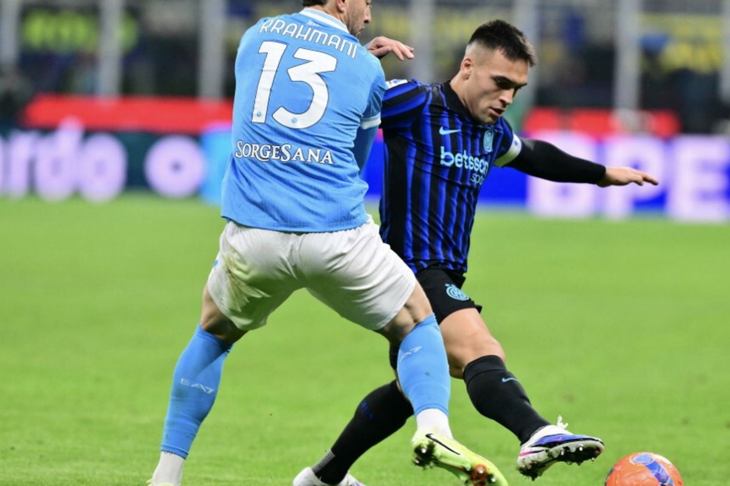 Inter-Napoli 2-2, spettacolo e polemiche a San Siro: McTominay ferma la capolista