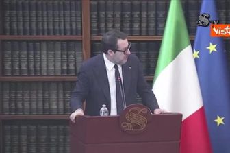 Salvini: Errore tagliare ora "Strade sicure". Impensabile togliere Forze ordine da strade e stazioni