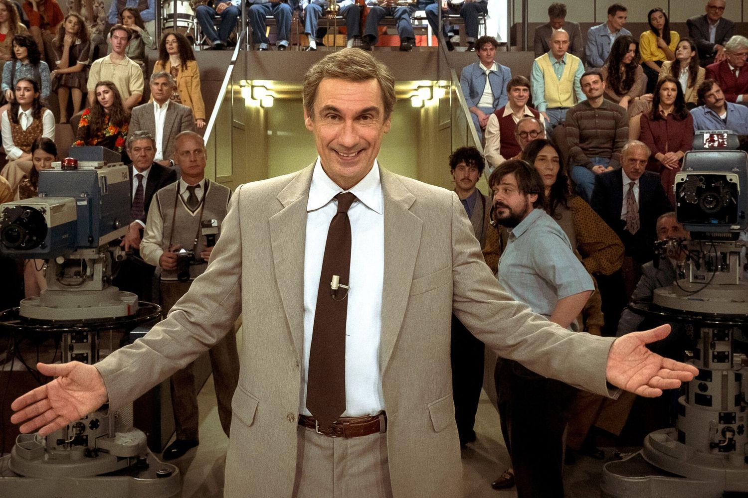 Fabrizio Gifuni in una scena di 'Portobello'