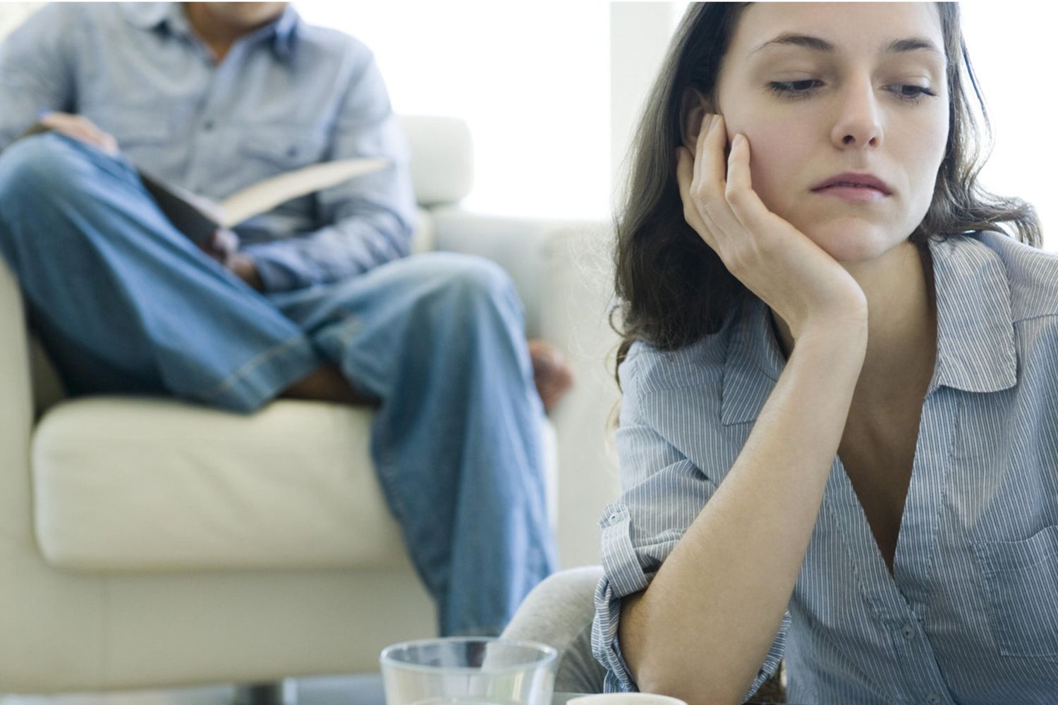 Insoddisfazione, tristezza, preoccupazione, coppia (Agf)