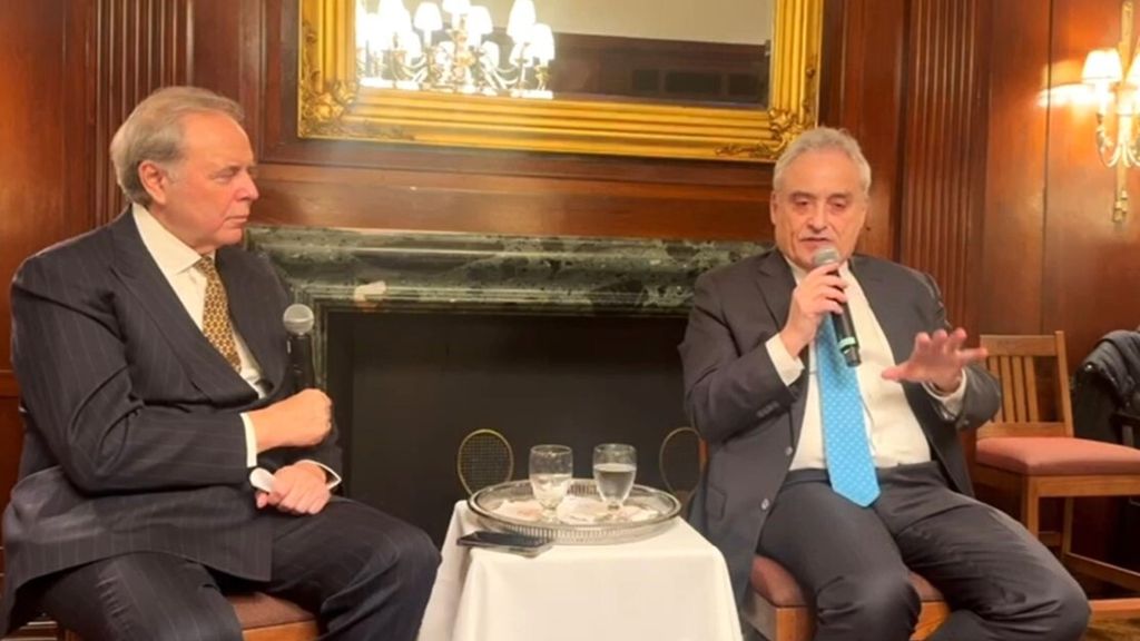 L'ex ambasciatore italiano all’Onu Maurizio Massari col giornalista Mario Platero