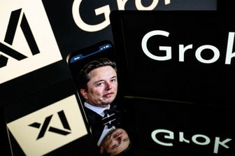 Perchè la madre di uno dei figli di Musk ha fatto causa a xAI