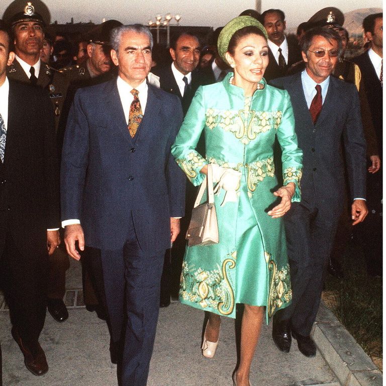 Quando il 16 gennaio 1979 l'ultimo scià lasciò Teheran assieme alla moglie