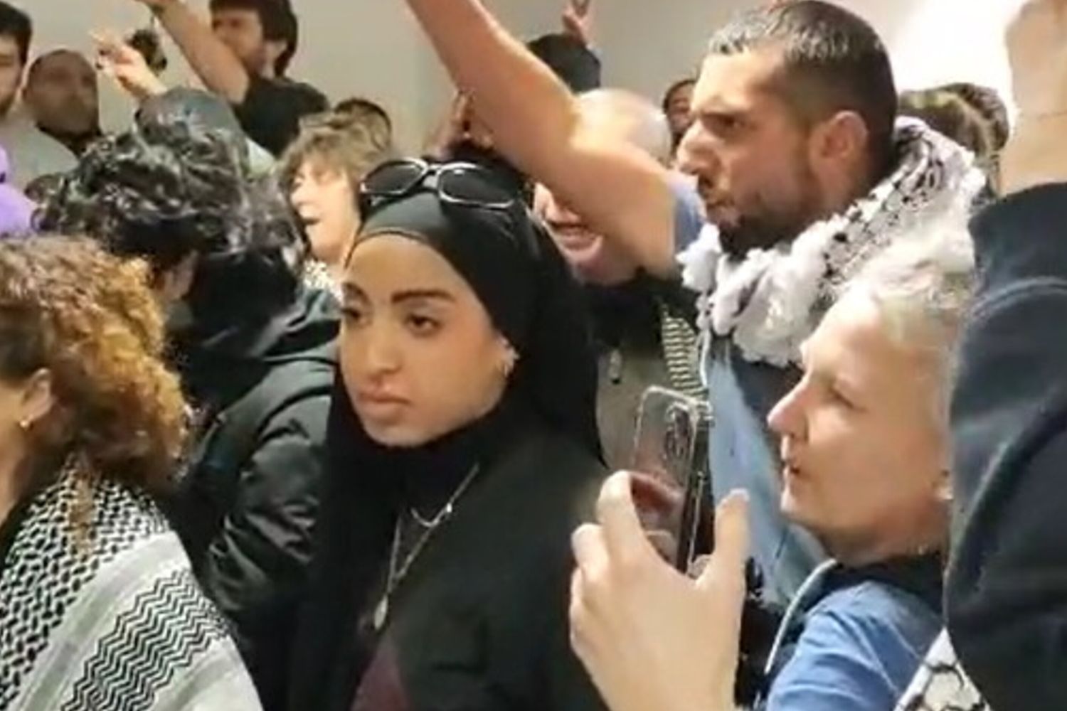 Proteste in Aula a L'Aquila