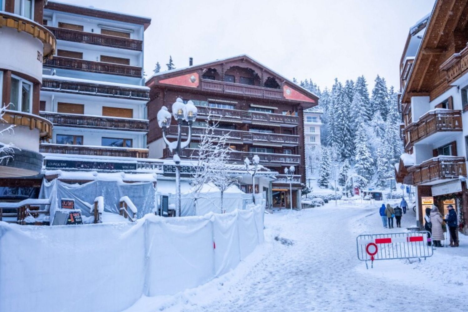 Crans-Montana, il legale di Chiara Costanzo: "Autopsie superficiali ed errori"